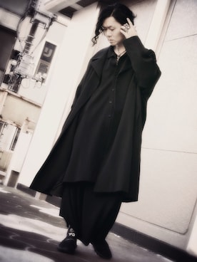 「Yohji Yamamoto（ヨウジヤマモト）のアイテム（トレンチコート）」を使った、MASAYA【NOIR】さん（メンズ・170cm）の冬コーディネート
