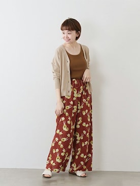 「花柄パンツ」｜「アイテム（サンダル）」を使った、moritaさん（レディース・159cm）の冬コーディネート