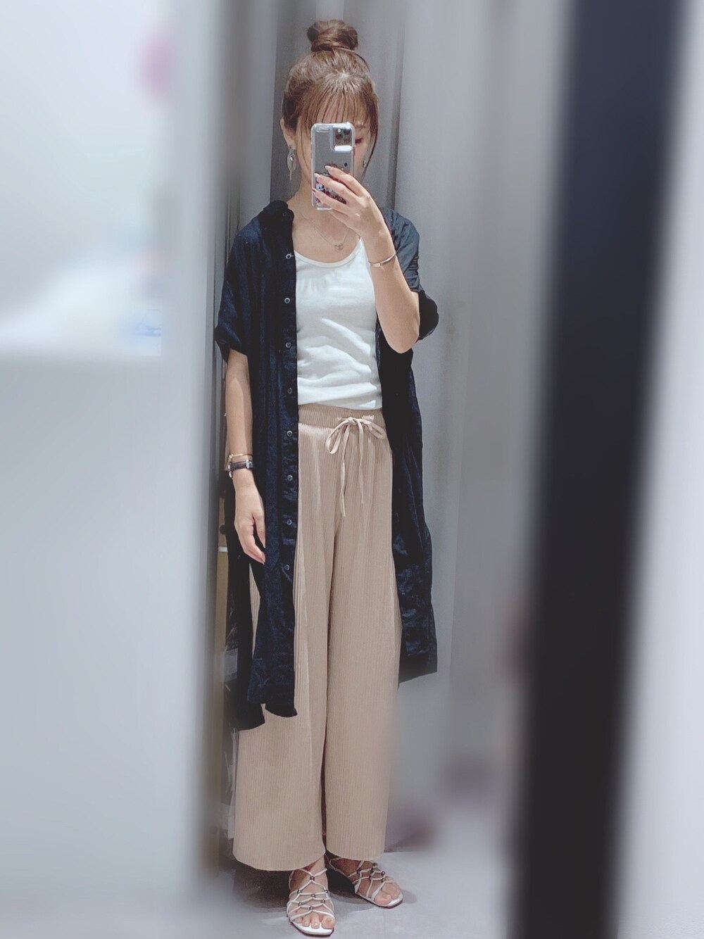 「楽チンコーデ、ユニジョ、UNIQLO、dholic、夏コーデ、シャツワンピ、プリーツパンツ、オトナ女子」｜「DHOLICのドローストリングプリーツワイドパンツ（その他パンツ、ベージュ系）」を使った、Rinさん（レディース・160cm）の夏コーディネートの1枚目の写真