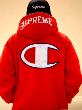 Supreme のマウンテンパーカー（レッド系）を使った人気