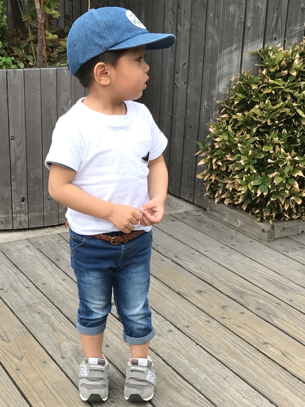 「おとこのこ、野球観戦、シンプル」｜「petit mainのワッペン付きキャップ（キャップ、ブルー系）」を使った、ayamituさん（キッズ・90cm）の春コーディネートの1枚目の写真