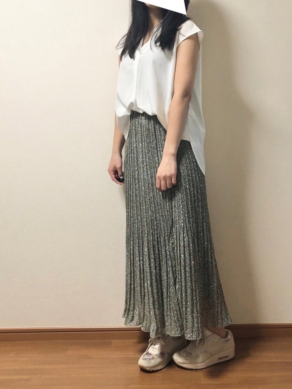 「初夏コーデ、UNIQLO、simplicite、春夏秋コーデ、ゆるコーデ」｜「UNIQLOのレーヨンエアリーフレンチスリーブブラウス（シャツ/ブラウス、ホワイト系）」を使った、yunさん（レディース・160cm）の春コーディネートの1枚目の写真