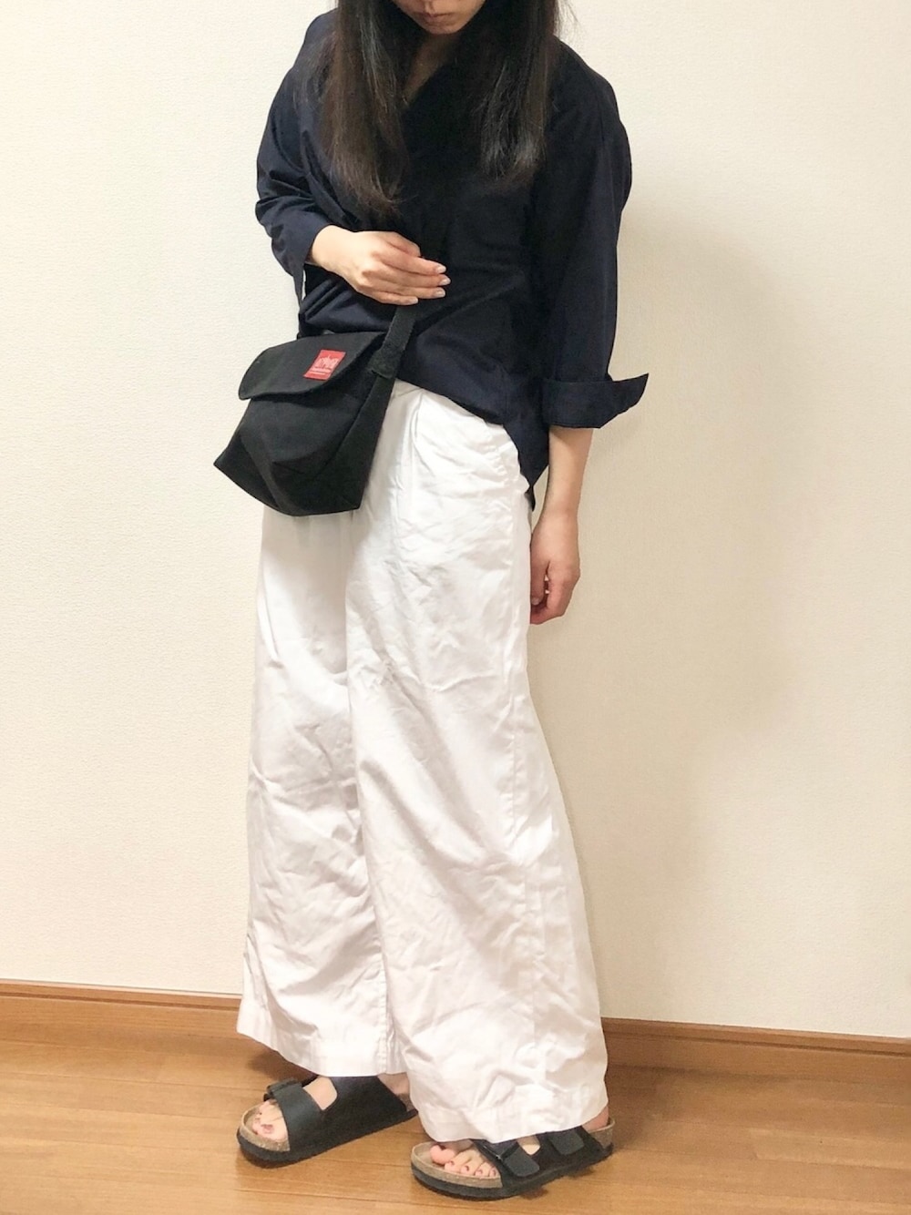 「仕事コーデ、カフェ、オトナカジュアル、きれいめカジュアル、お散歩コーデ」｜「UNIQLOのレーヨンスキッパーブラウス（7分袖）（シャツ/ブラウス、ブルー系）」を使った、yunさん（レディース・160cm）の春コーディネートの1枚目の写真