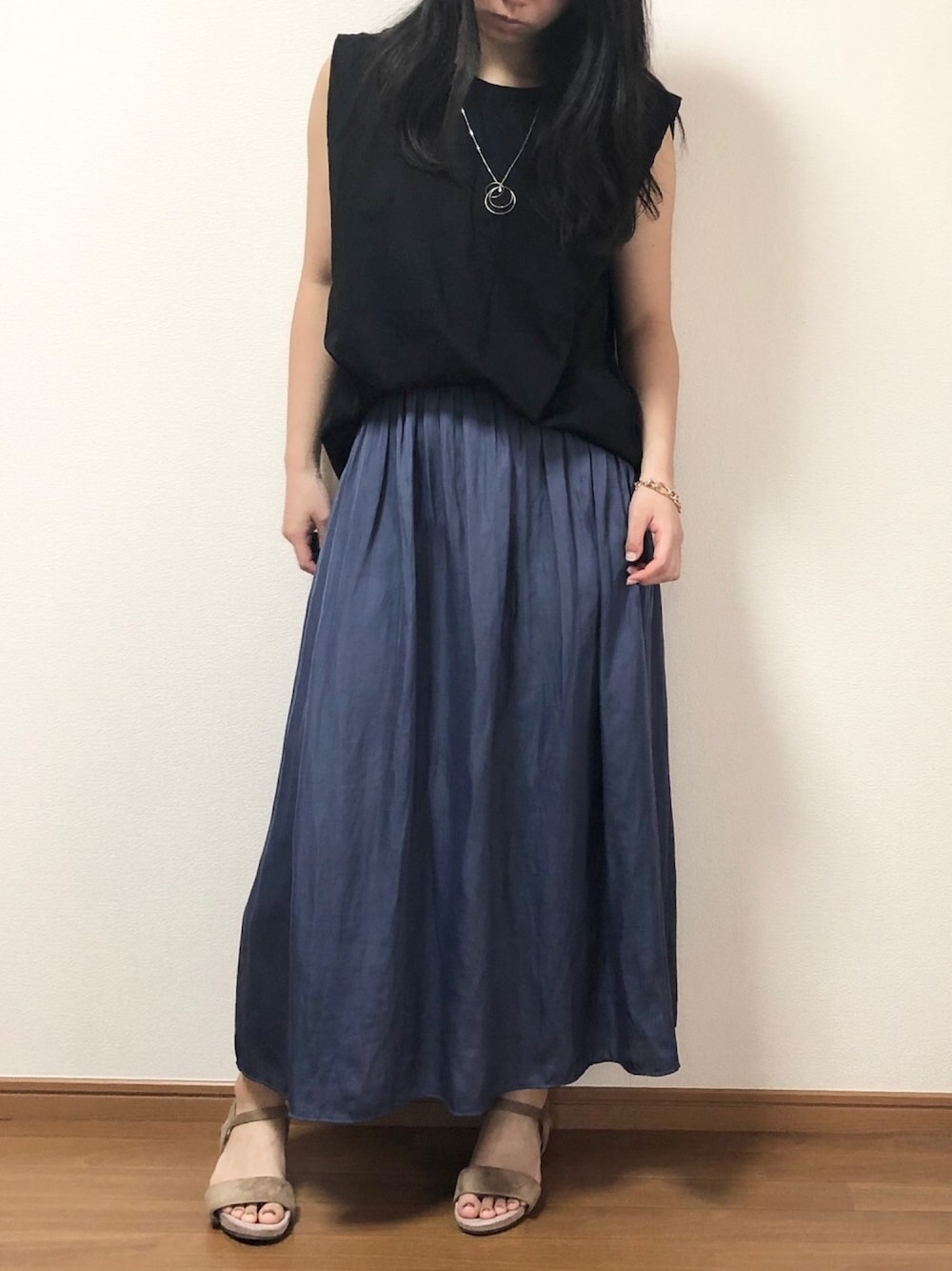 「真夏日、真夏日コーデ、着痩せコーデ、細見え、きれいめカジュアル」｜「SENSE OF PLACE by URBAN RESEARCHのワッシャープリーツスカート（スカート、ブルー系）」を使った、yunさん（レディース・160cm）の春コーディネートの1枚目の写真