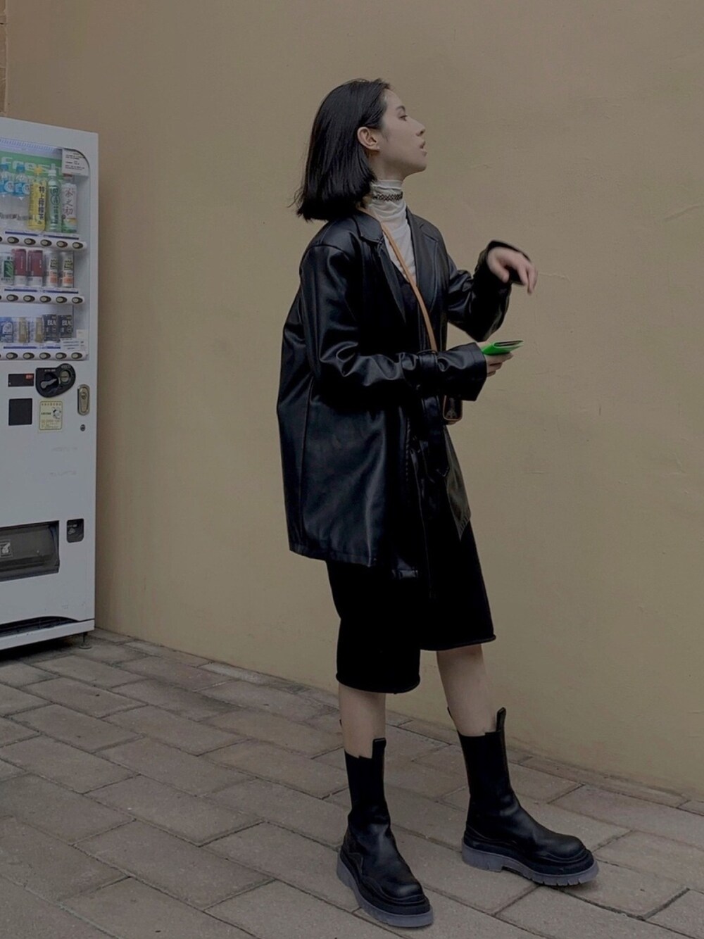 「ootd、螢光綠、日常着、BOTTEGA VENETA、LouisVuitton、COMME des GARCONS、designerootd」｜「leme.studiosのアイテム（その他アウター、ブラック系）」を使った、Jyuncさん（レディース・162cm）の秋コーディネートの1枚目の写真
