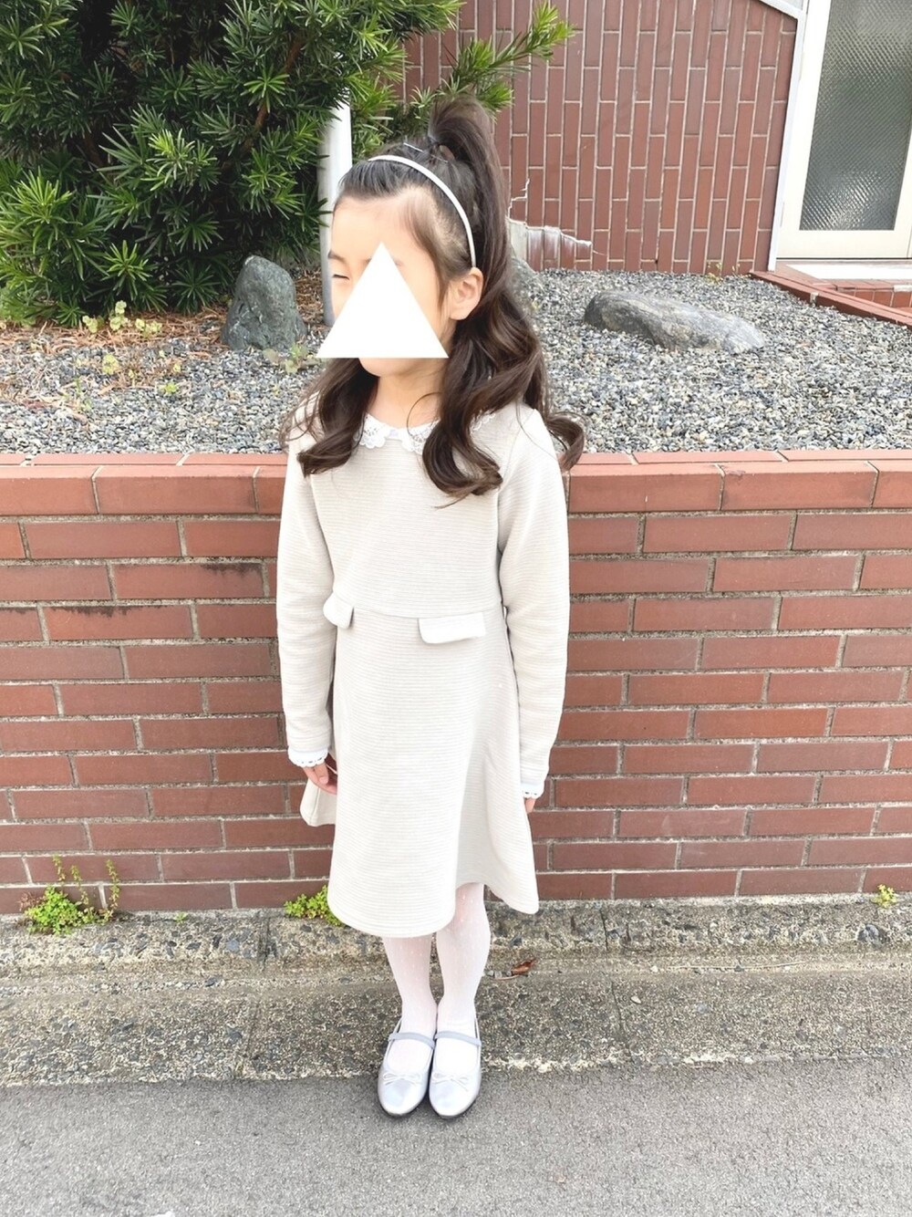 「女の子、キッズコーデ、キッズファッション、入学式、ワンピース、フォーマル」｜「B:MING by BEAMSのB:MING by BEAMS / 衿付き 後リボン ワンピース 20FO（ワンピース、ベージュ系）」を使った、ki☺︎hoさん（キッズ・127cm）の春コーディネートの1枚目の写真