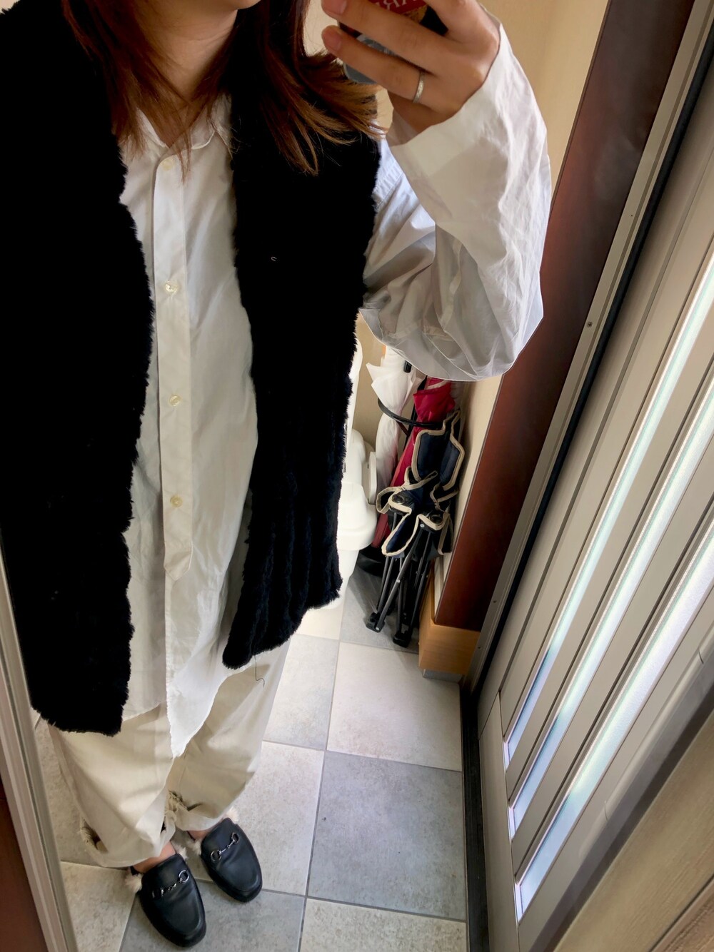 「ISSEY MIYAKEのアイテム（パンツ、ベージュ系）」を使った、yさん（レディース・157cm）の春コーディネートの1枚目の写真