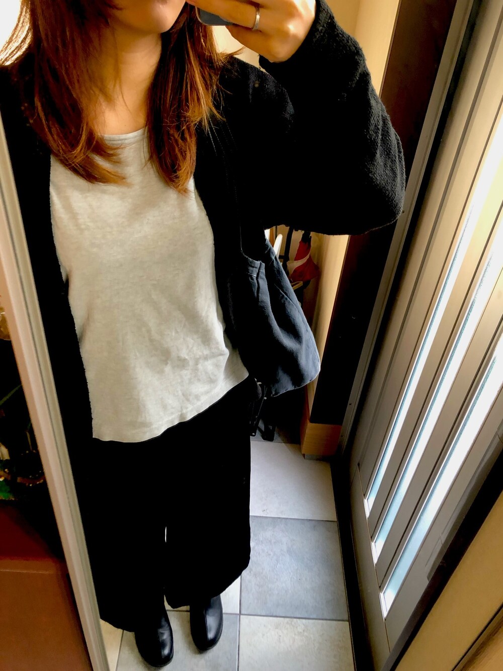「Marc by Marc Jacobsのアイテム（トートバッグ、グレー系）」を使った、yさん（レディース・157cm）の秋コーディネートの1枚目の写真