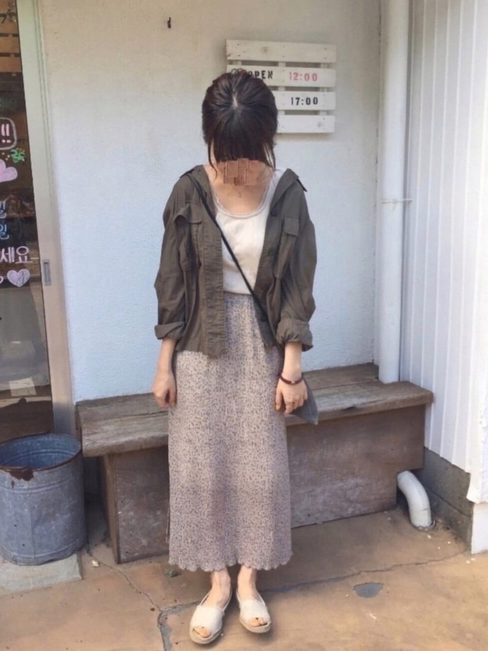 「シースルースカート、カジュアル、カーキシャツ、handmade、夏コーデ、タンクトップ」｜「ROPE' PICNICのヨウリュウ風フラワープリントスカート（スカート、ベージュ系）」を使った、むかいさん（レディース・154cm）の夏コーディネートの1枚目の写真