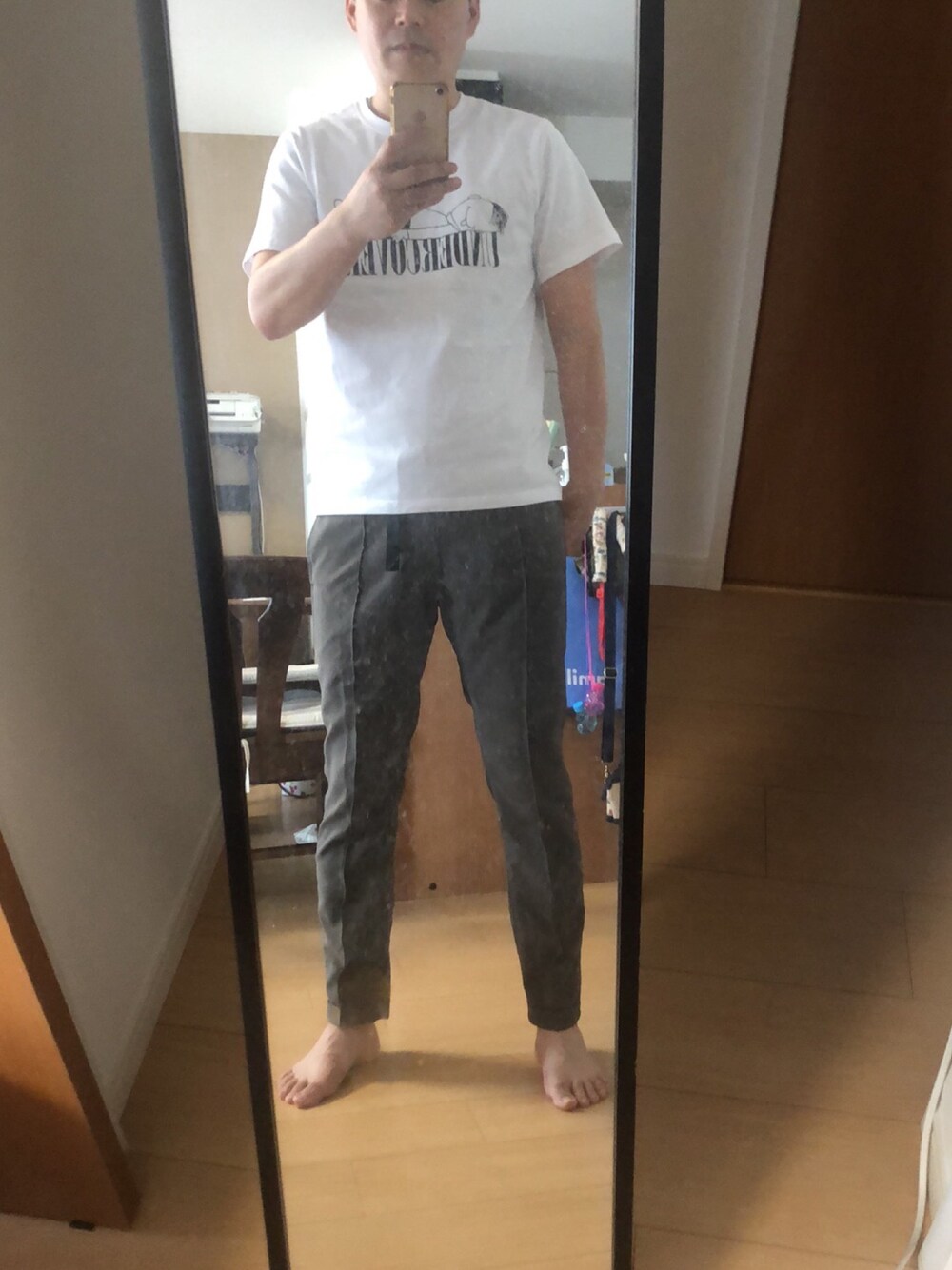 「シンプルコーデ、Tシャツ、きれいめカジュアル、ホワイトコーデ」｜「Gramicciの【GRAMICCI / グラミチ】別注 4wayストレッチ メランジトラウザー（その他パンツ、グリーン系）」を使った、codycodeさん（メンズ・171cm）の夏コーディネートの1枚目の写真