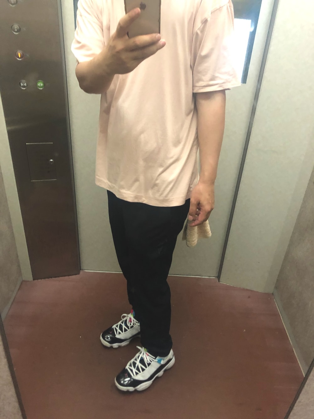 「ピンク、きれいめカジュアル、ナイキ、ジョーダン、セットアップパンツ」｜「ATONのATON（エイトン）OVERSIZED T-SHIRTS/オーバーサイズティーシャツ（Tシャツ/カットソー、ピンク系）」を使った、codycodeさん（メンズ・171cm）の夏コーディネートの1枚目の写真