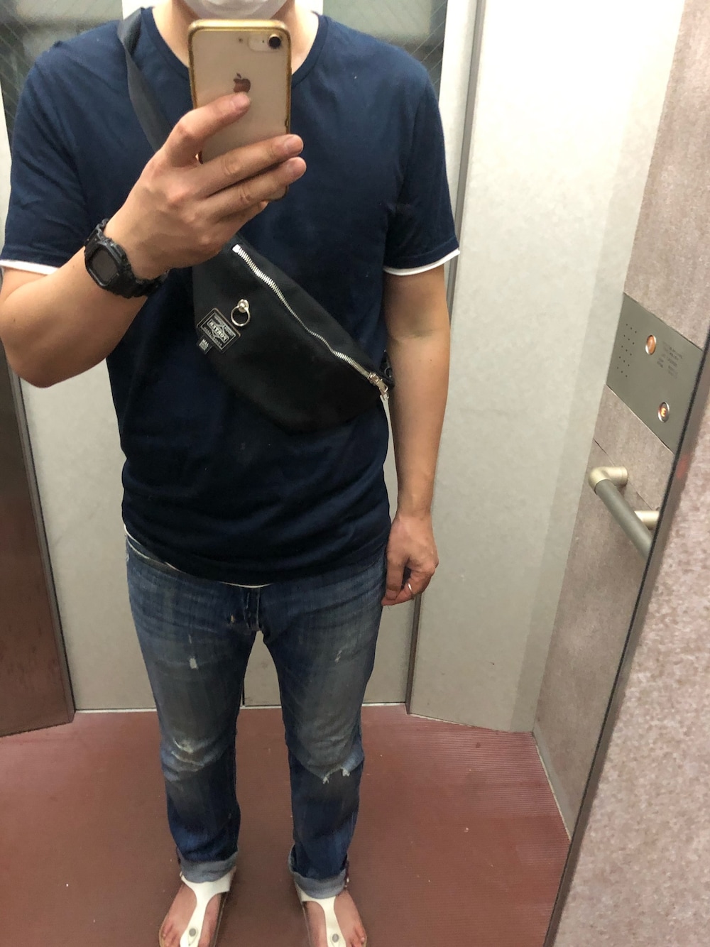 「カジュアルコーデ、ボディバッグ、コラボアイテム、ポーター、Tシャツ」｜「PORTERのPORTER/ポーター ウエストポーチ ボディバッグ お財布 ミニショルダー バック/人気/バリスティックナイロン/ブラック/プレゼント/ワンポイント/レザーパッチ/黒（ボディバッグ/ウエストポーチ、ブラック系）」を使った、codycodeさん（メンズ・171cm）の夏コーディネートの1枚目の写真