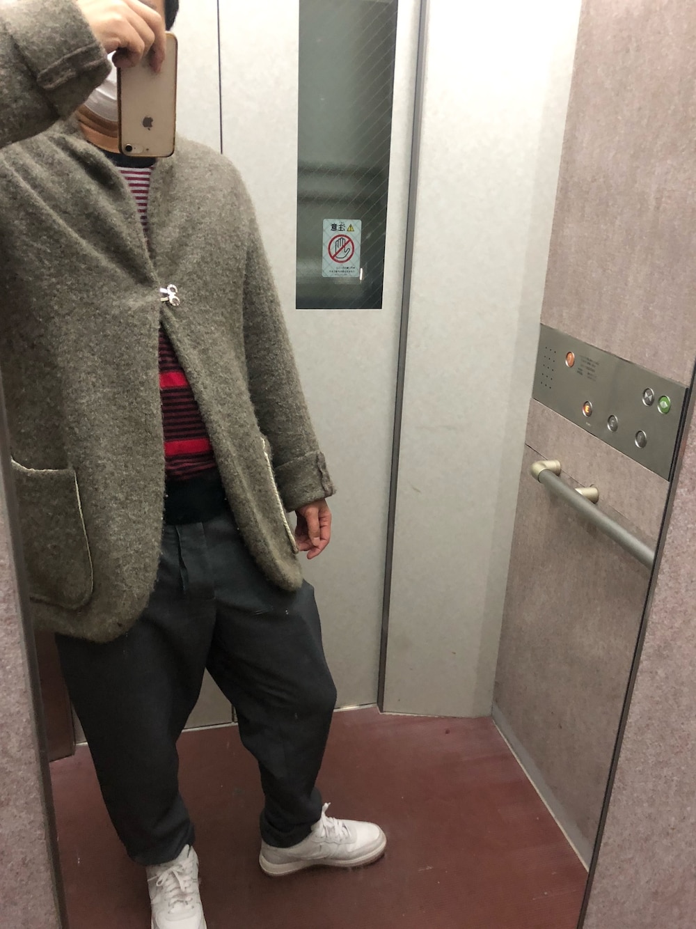 「年末WEAR感謝祭、おしゃれさんと繋がりたい、スニーカー、休日コーデ、古着、ootd、ボーダートップス」｜「slowgunのアイテム（ジャケット/アウター、ベージュ系）」を使った、codycodeさん（メンズ・171cm）の冬コーディネートの1枚目の写真