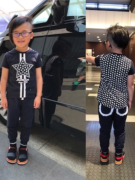 「N°21（ヌメロ ヴェントゥーノ）のアイテム（パンツ）」を使った、A YOOさん（キッズ・120cm）の春コーディネート