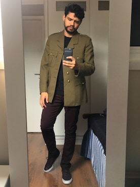 「アイテム（ミリタリージャケット、ゴールド系）」を使った、Rafael Souzaさん（メンズ・176cm）の秋コーディネート