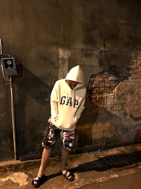 「NIKE（ナイキ）のアイテム（ビーチサンダル）」を使った、張浩さん（メンズ・173cm）の秋コーディネート