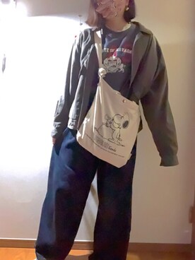 「niko and...（ニコアンド）のオリジナルタックバギーデニムパンツ（デニムパンツ、ブルー系）」を使った、Eさん（レディース・167cm）の春コーディネート