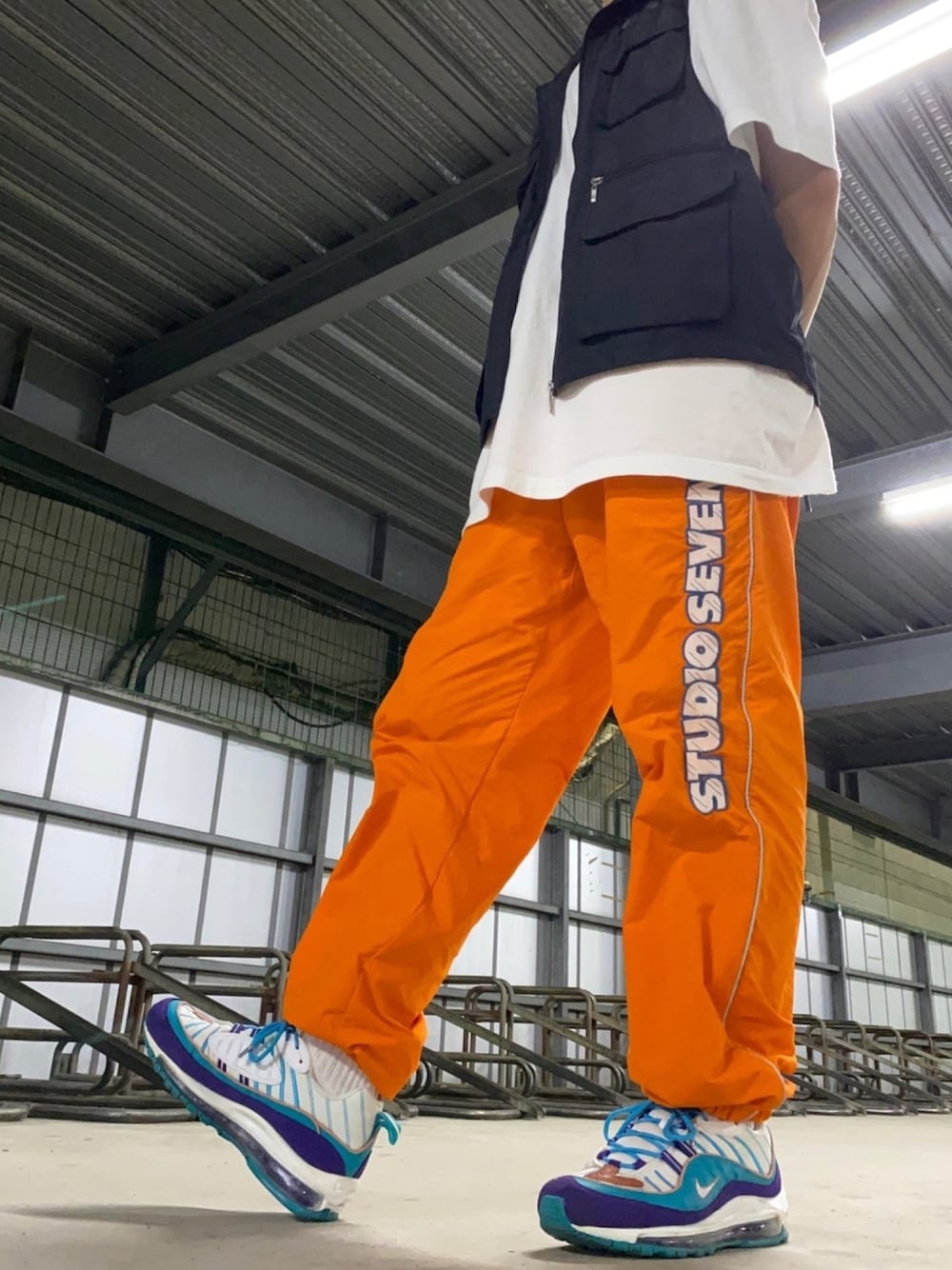 「夏、ootd、いいね、save、フォローお願いします🤑、ストリート、ダンス、オレンジ、GU、ベスト、ナイキ、エアマックス」｜「STUDIO SEVENのアイテム（パンツ、オレンジ系）」を使った、dskさん（メンズ・171cm）の夏コーディネートの1枚目の写真
