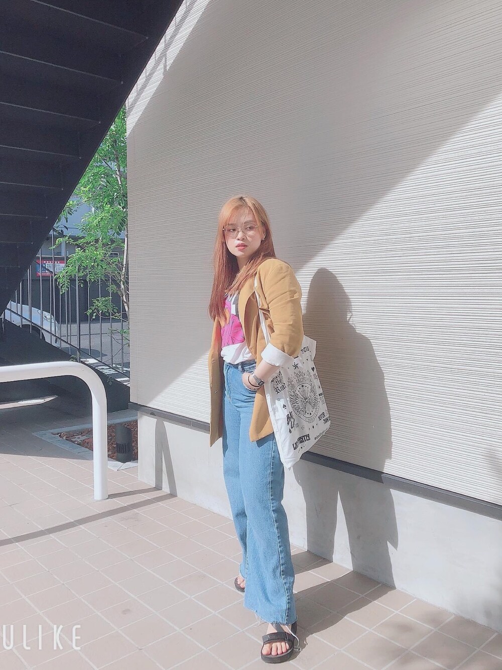 「summer」｜「Bershkaのアイテム（チェスターコート、ゴールド系）」を使った、MiNiさん（レディース・150cm）の春コーディネートの1枚目の写真
