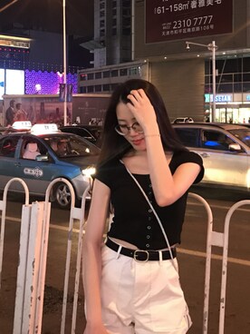 「UNIQLO（ユニクロ）のアイテム（チノパンツ、ホワイト系）」を使った、小金子桑さん（レディース・172cm）の春コーディネート