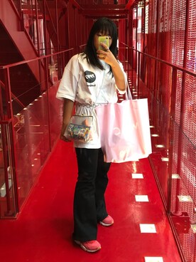 「youthloserのアイテム（Tシャツ/カットソー、ホワイト系）」を使った、yako529さん（レディース）の冬コーディネート