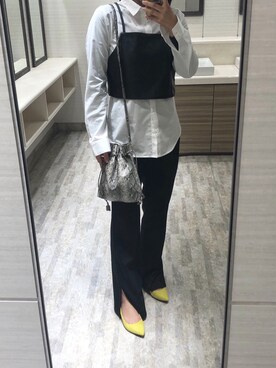「GU（ジーユー）のアイテム（シャツ/ブラウス、ホワイト系）」を使った、yako529さん（レディース）の冬コーディネート