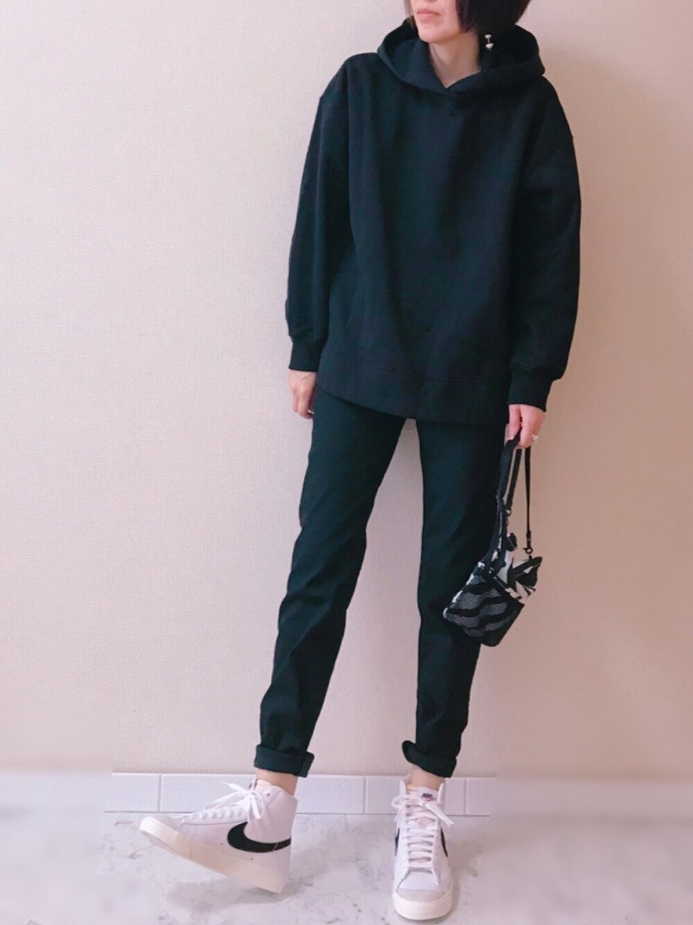 「秋コーデ、秋服準備はじめました、スニーカー、ナイキ、ブレーザー、高身長女子、ユニクロ、GU、モノトーンコーデ、パーカー」｜「GUのアイテム（パーカー、ブラック系）」を使った、ちいさん（レディース・170cm）の秋コーディネートの1枚目の写真
