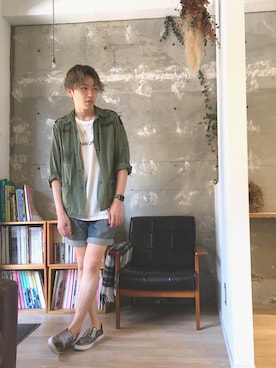 「アイテム（スリッポン、シルバー系）」を使った、ヤマカワテルオさん（メンズ・168cm）の夏コーディネート