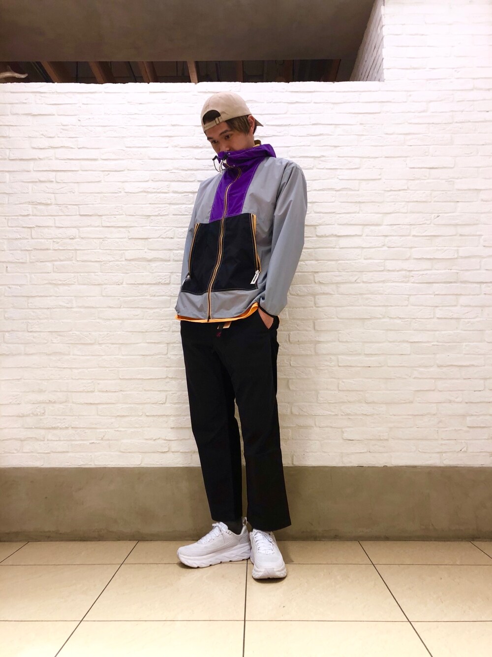 「パステル映える春、おしゃれさんと繋がりたい、ビッグシルエット、GRAMICCI、AlexanderLeeChang、andwander、オトナカジュアル、グラミチ、春コーデ、ナイロンパーカー」｜「and wanderのand wander/アンドワンダー　別注 Pertex Wind Jacket/パーテックスウインドジャケット（マウンテンパーカー、その他）」を使った、小野　隼ノ介さん（メンズ・178cm）の春コーディネートの1枚目の写真