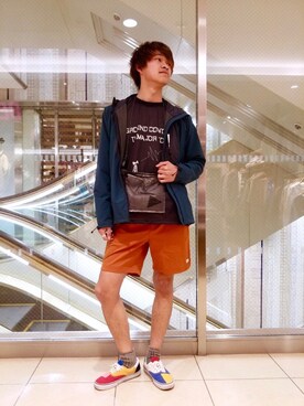 「and wander（アンドワンダー）のアイテム（マウンテンパーカー）」を使った、小野　隼ノ介さん（メンズ・178cm）の春コーディネート