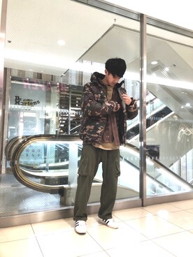 「柄物」｜「アイテム（ダウンジャケット/コート）」を使った、小野　隼ノ介さん（メンズ・178cm）の秋コーディネート