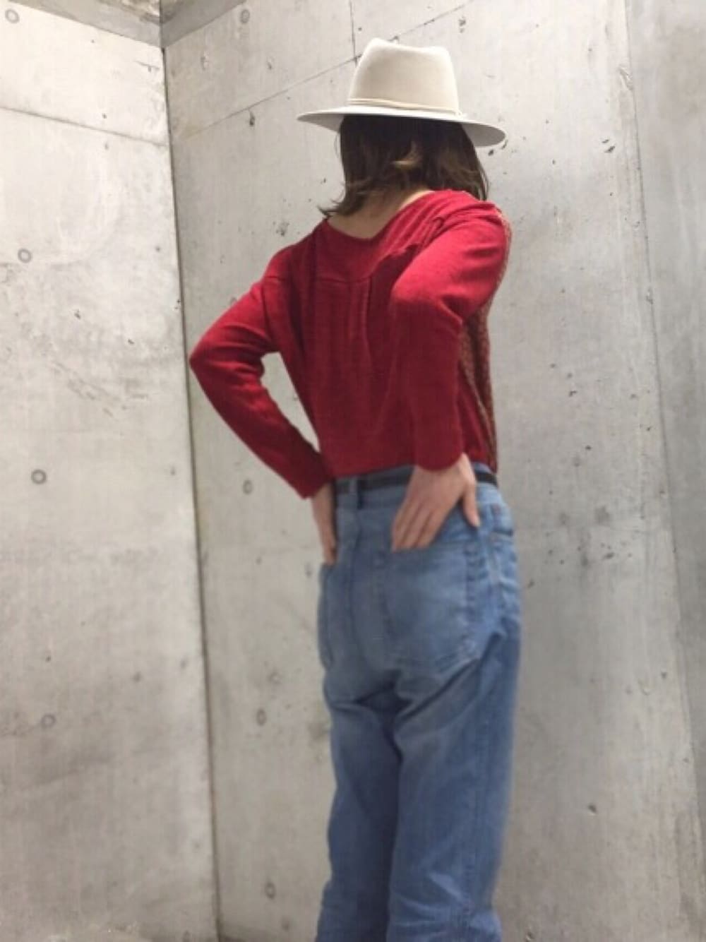 「UNITED ARROWSのアイテム（デニムパンツ、ブルー系）」を使った、MINAIさん（レディース・160cm）の冬コーディネートの1枚目の写真