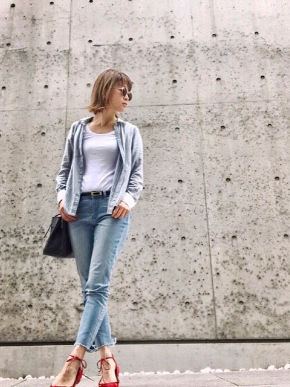 「シンプルコーデ、オトナ女子、プチプラコーデ、夏、メンズライク、レース、カジユアル」｜「UNIQLOのアイテム（タンクトップ、ホワイト系）」を使った、MINAIさん（レディース・160cm）の春コーディネートの1枚目の写真