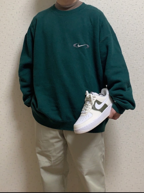 ヴィンテージ古着 90 S Nike ナイキ ロゴ クルーネックスウェットを使った人気ファッションコーディネート Sciaky