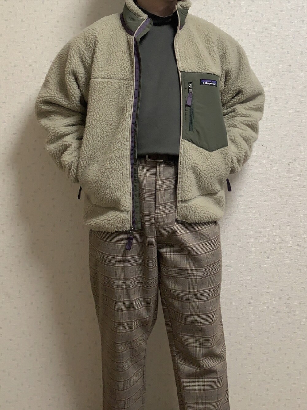 「フリース、ボア、patagonia、レトロX、ベージュ、ブラウン、ワントーンコーデ、チェックパンツ、アースカラー、低身長」｜「patagoniaのPatagonia(パタゴニア) メンズ・クラシック・レトロX・ジャケット  #23056  (PEWG)（その他アウター、その他）」を使った、ゆうたさん（メンズ・158cm）の冬コーディネートの1枚目の写真