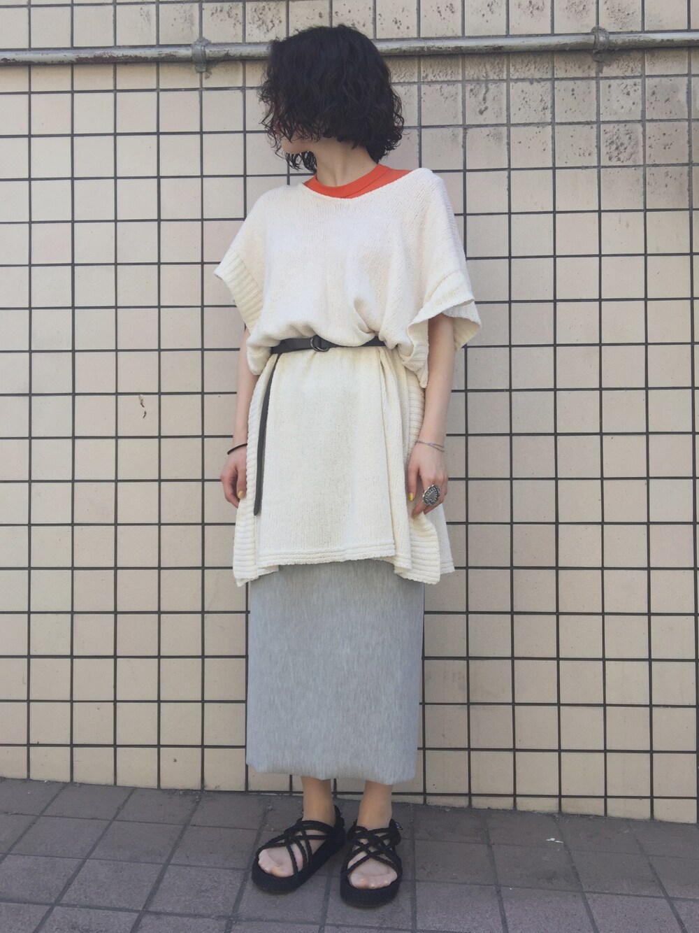 「タイトスカート、オレンジ、ブラウジング、レイヤード」｜「ssic and paulのアイテム（その他トップス、ホワイト系）」を使った、maneさん（レディース・160cm）の夏コーディネートの1枚目の写真