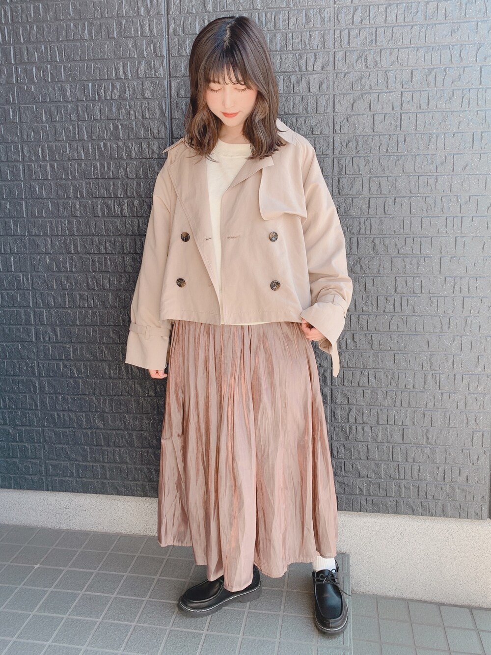 「オトナカジュアル、シンプル、トレンチコート、ショートトレンチ、プリーツスカート、プチプラ、rps、おしゃれさんと繋がりたい、オトナ女子、スウェット」｜「rpsのキャンディ袖ショートトレンチコート（トレンチコート、ベージュ系）」を使った、あさぽんさん（レディース・160cm）の春コーディネートの1枚目の写真