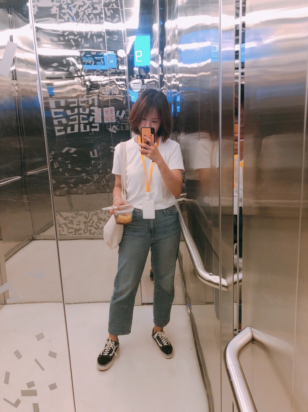 「it girl」｜「UNIQLOのアイテム（デニムパンツ、ブルー系）」を使った、神经求逗比さん（レディース・163cm）の秋コーディネートの1枚目の写真