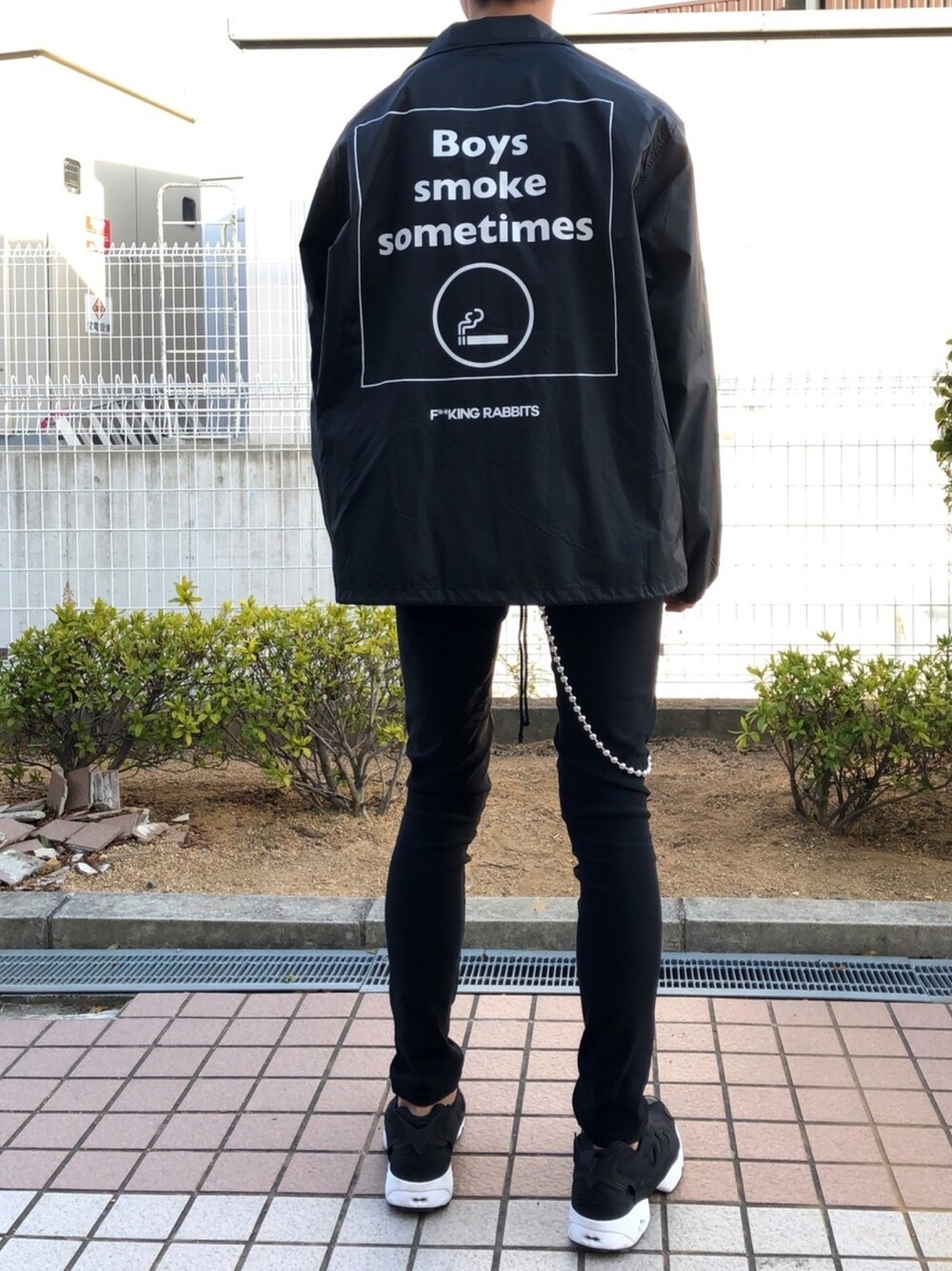「おしゃれさんと繋がりたい、春、シンプルコーデ、黒スキニー、コーチジャケット、zzZ、FR2」｜「#FR2×zZzのアイテム（ナイロンジャケット、ブラック系）」を使った、01<20さん（メンズ・174cm）の冬コーディネートの1枚目の写真