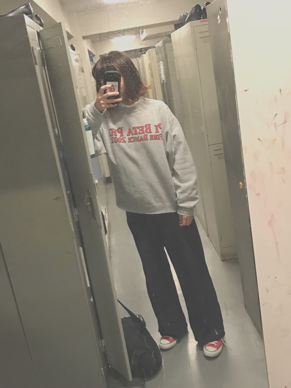 「VINTAGEのアイテム（スウェット、グレー系）」を使った、アスカスさん（レディース・162cm）の冬コーディネートの1枚目の写真