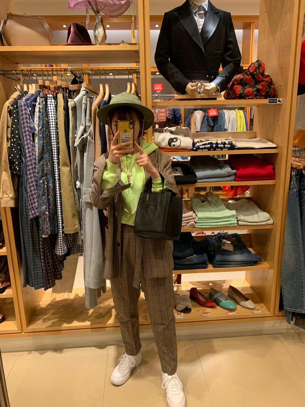 「セットアップ大好き人間、セットアップ、Bershka、little sunny bite」｜「H&Mのアイテム（パーカー、グリーン系）」を使った、アスカスさん（レディース・162cm）の冬コーディネートの1枚目の写真