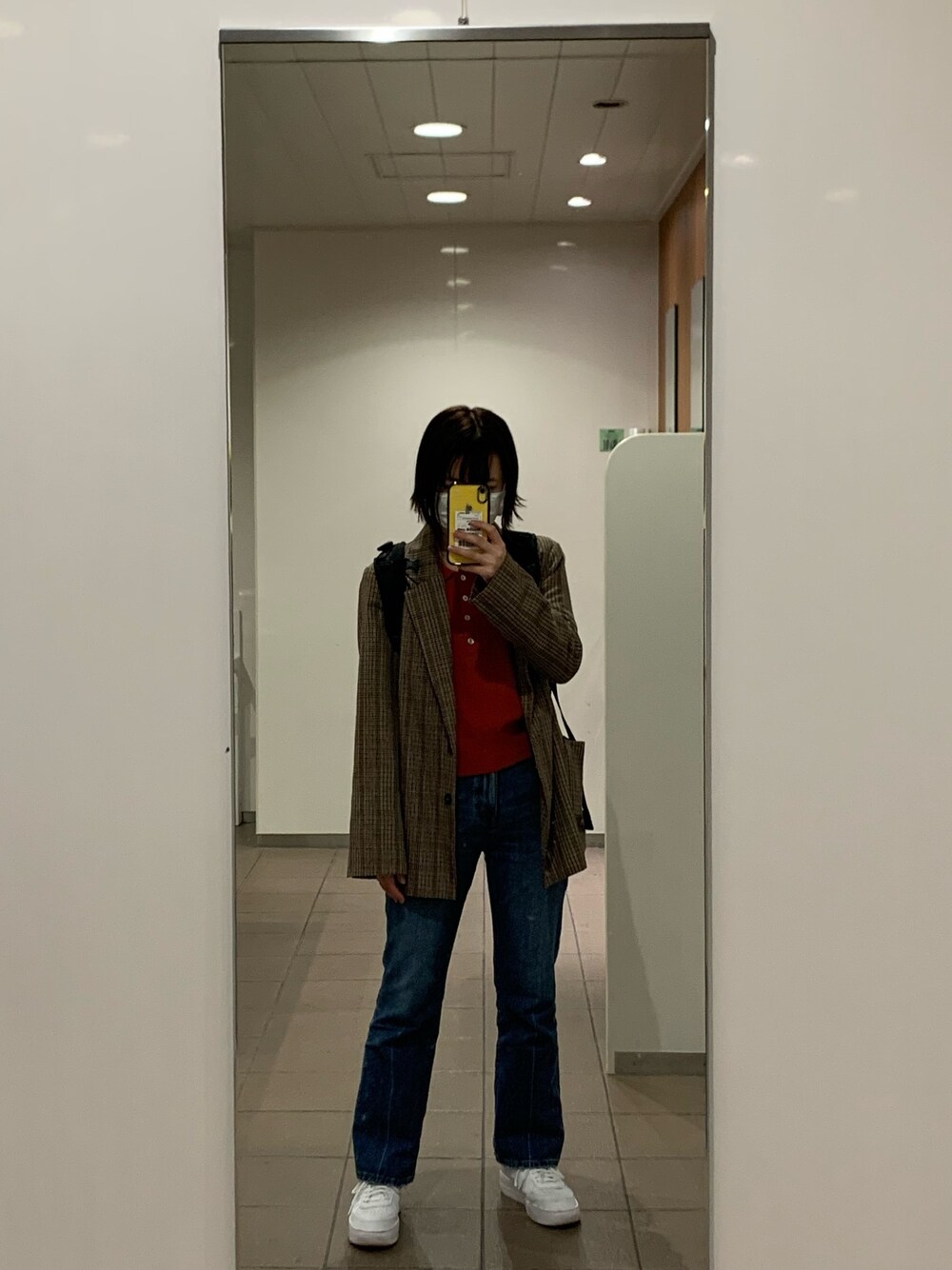「Bershkaのアイテム（スーツジャケット、ブラウン系）」を使った、アスカスさん（レディース・163cm）の春コーディネートの1枚目の写真