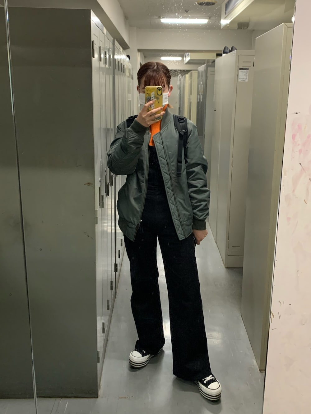 「オーバーオール」｜「UNIQLOのアイテム（MA-1、グリーン系）」を使った、アスカスさん（レディース・163cm）の冬コーディネートの1枚目の写真