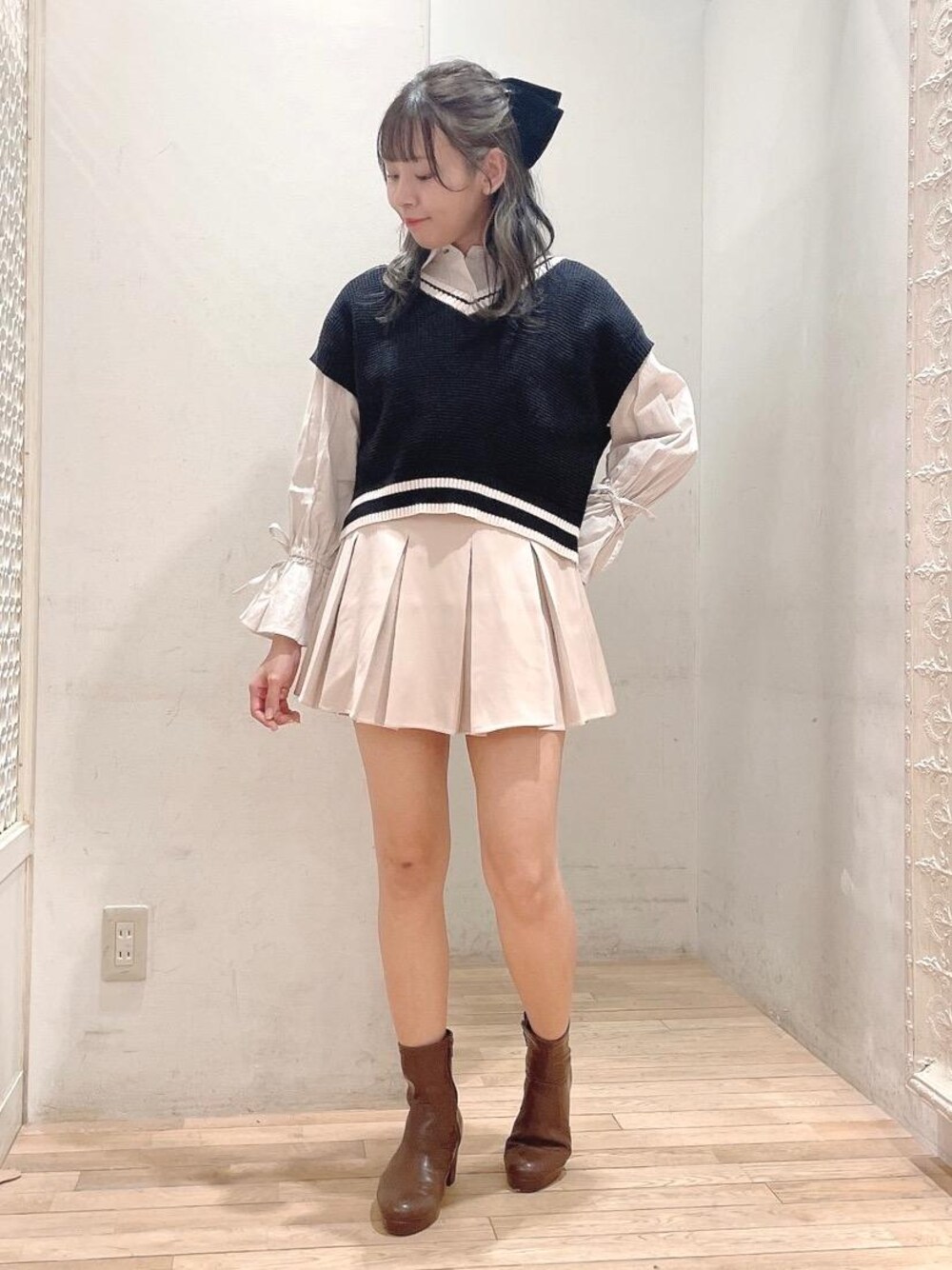 「スカート、シャツ、ストライプシャツ、MAJESTIC LEGON、マジェスティックレゴン、ストレッチブーツ、ベストコーデ、骨格ウェーブ、べすと、ぶーつ」｜「MAJESTIC LEGONのレディヒールストレッチブーツ（ブーツ、ブラウン系）」を使った、まりたすさん（レディース・156cm）の冬コーディネートの1枚目の写真