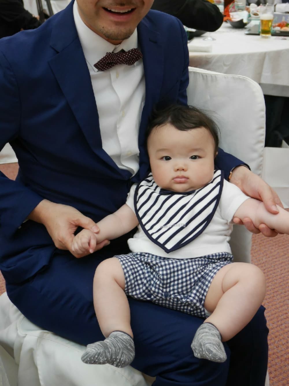 「結婚式、ユニクロ、コムサ、スーツ、男の子」｜「コムサのアイテム（アクセサリー、ホワイト系）」を使った、藤原康広さん（メンズ・70cm）の夏コーディネートの1枚目の写真