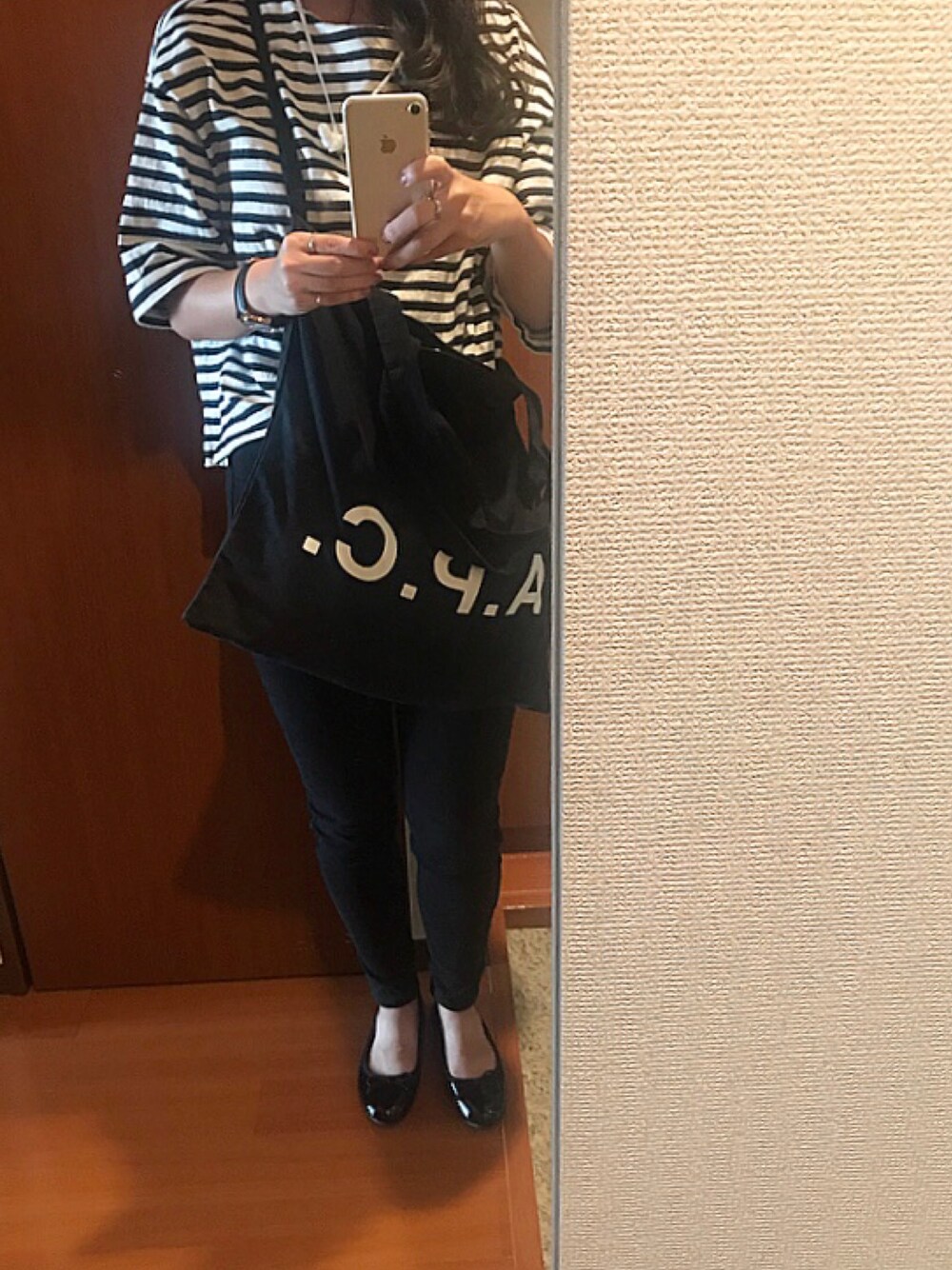 「ユニクロ、ユニクロコーデ、ORiental TRaffic(ORiental TRaffic)、バレエシューズ、モノクロ」｜「UNIQLOのボーダーワイドスリーブT（7分袖）（Tシャツ/カットソー、ホワイト系）」を使った、Ayanoさん（レディース・157cm）の秋コーディネートの1枚目の写真