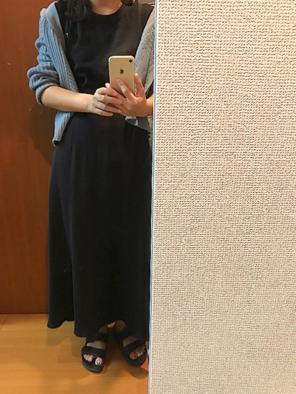 「dholic、KBF、ユニクロ、肩落としスタイル」｜「UNIQLOのクルーネックT（半袖）（Tシャツ/カットソー、ブラック系）」を使った、Ayanoさん（レディース・157cm）の秋コーディネートの1枚目の写真