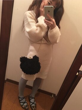 「SNIDEL（スナイデル）のアイテム（ワンピース、ホワイト系）」を使った、岡崎   智さん（レディース）の冬コーディネート