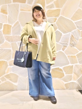 「大きいサイズ」｜「アイテム（トレンチコート）」を使った、椎菜たむさん（レディース・165cm）の春コーディネート