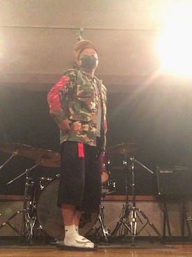 「off white」｜「アイテム（ミリタリージャケット）」を使った、hakaseさん（メンズ・169cm）の春コーディネート